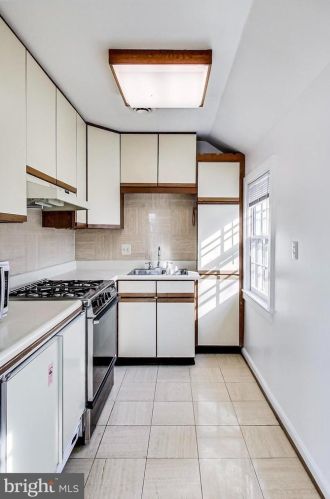 1101 Morningside Ln, Alexandria VA 22308-1042 exterior