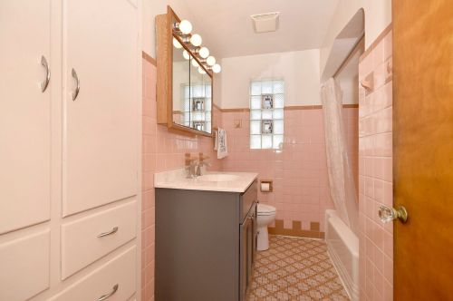 6696 Olympia Ave, Chicago IL 60631-1518 exterior