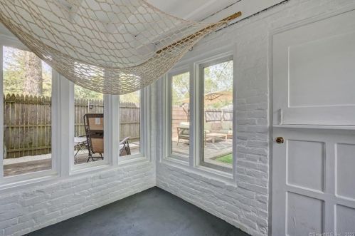 26 Ohear Ave, Enfield CT 06082-3635 exterior