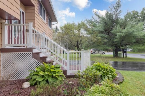 8 Jay Rd, Poughkeepsie, NY 12603-5621