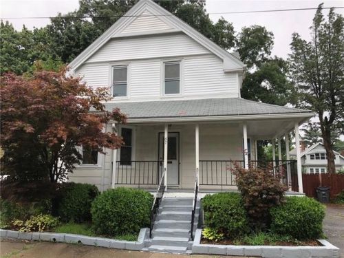 67 Rutherglen Ave, Providence, RI 02907-3522