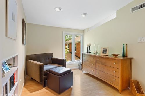 6553 Hiawatha Ave, Chicago IL 60646-4219 exterior