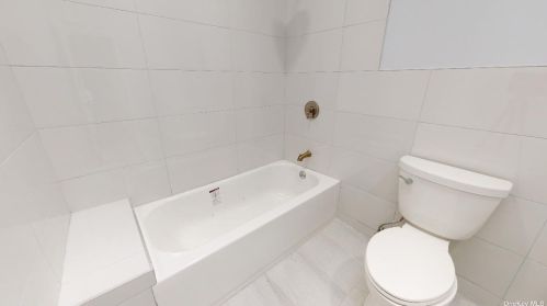 59 20 St, Huntington Station NY 11746-3202 exterior