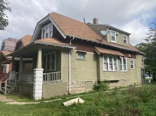 2616 37th St, Milwaukee, WI 53210-2527