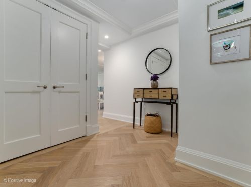 270 Pearson St, Chicago, IL 60611-2686