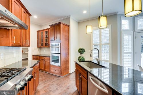 1339 Mayflower Dr, Mc Lean VA 22101-5612 exterior