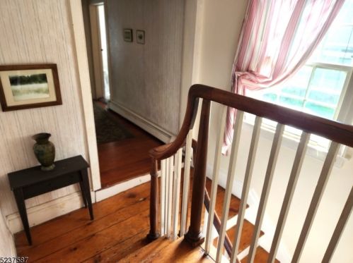 35 Main St, Clinton NJ 08809-1250 exterior