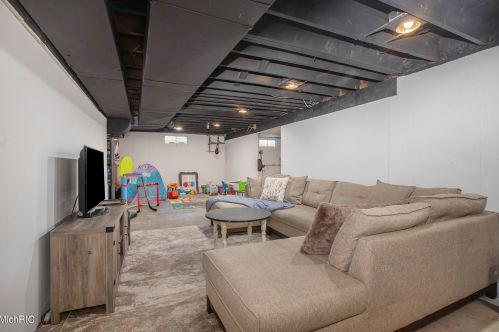 5940 3 St, Kalamazoo MI 49009-7593 exterior