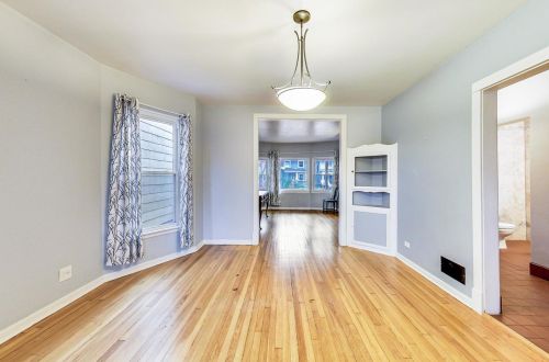 1832 Estes Ave, Chicago IL 60645-2904 exterior