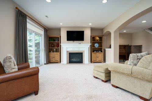 8690 Oakland Hl Cir, Kalamazoo MI 49024-5298 exterior