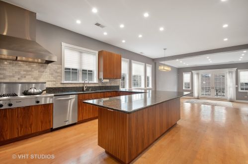 3363 Wallace St, Chicago IL 60616-3716 exterior