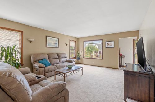 7735 Mount Vernon Ave, Milwaukee, WI 53213-3447