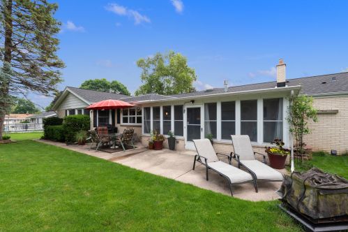 9295 Pearlette Ln, Milwaukee WI 53223-1631 exterior