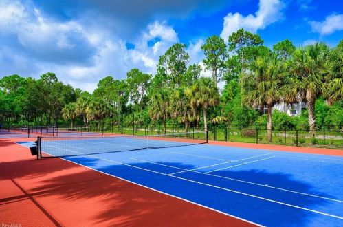 290 Robin Hood Cir, Naples FL 34104-9403 exterior