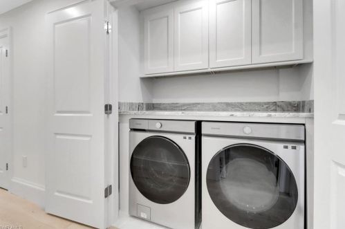 2900 Crayton Rd, Naples FL 34103-3532 exterior