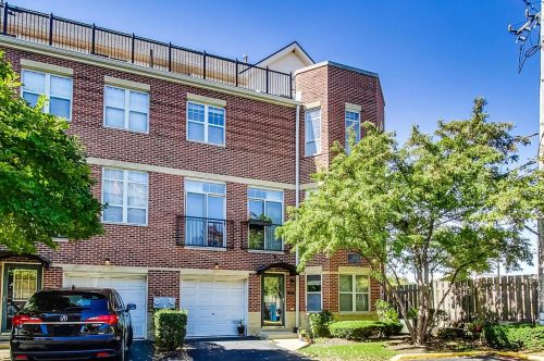 3260 Anchor Dr, Chicago, IL 60618-6134