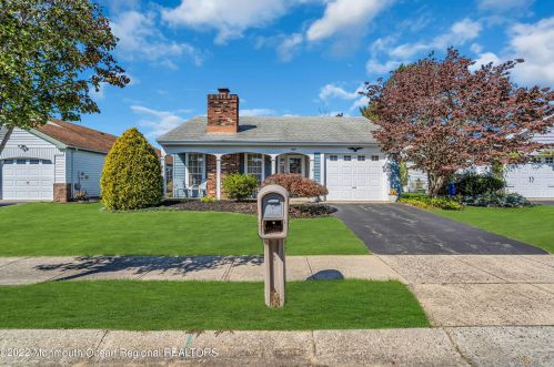 8 Gladstone Ave, Lakehurst NJ 08759-6625 exterior