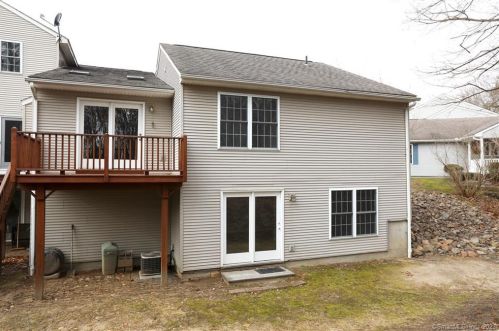 98 Dibble Hollow Ln, Windsor Locks CT  06096-2731 exterior