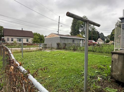 216 Center St, Milwaukee WI  53212-2841 exterior