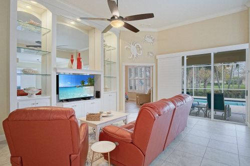 257 Bentley Cir, Fort Pierce FL  34986-2458 exterior