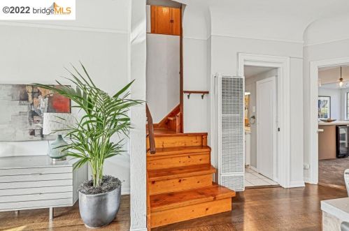 2439 Roosevelt Ave, Berkeley CA 94703-1930 exterior