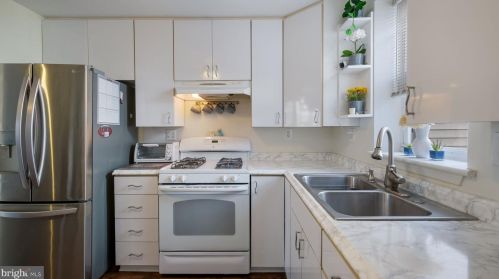 2440 Lawrence St, Philadelphia PA 19120-2807 exterior