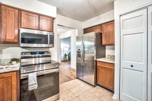 1202 Sprucebrook Dr, Kalamazoo MI 49048-5814 exterior