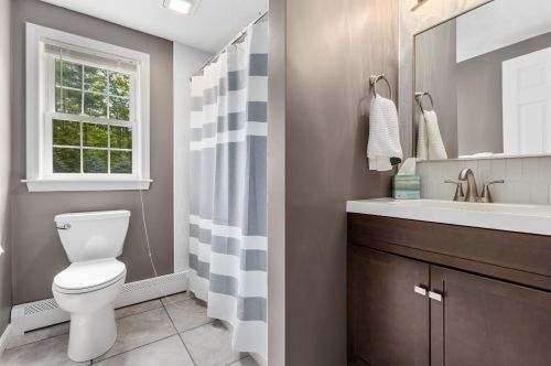 22 Greenleaf Dr, Seabrook NH 03874-4045 exterior