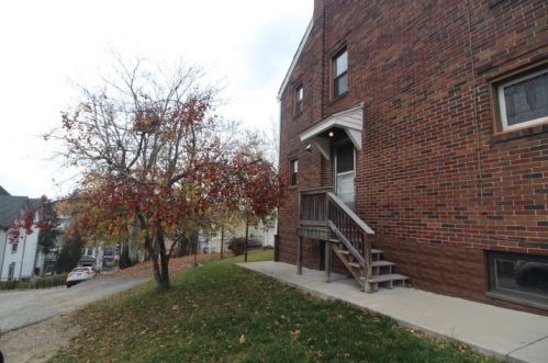 160 Bertha St, Pittsburgh, PA 15211-1520