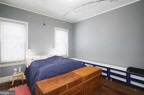 867 30 St, Philadelphia PA 19121-3604 exterior