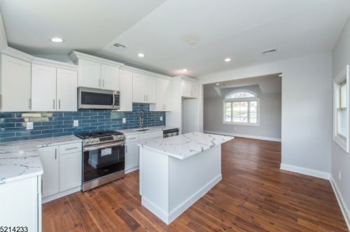 18 Clover Pl, Dover NJ 07803-3103 exterior