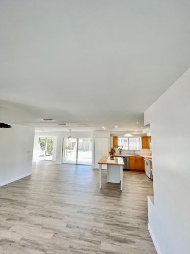 592 Whitmore Dr, Fort Pierce FL  34984-4570 exterior