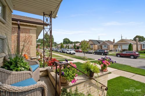 3636 69 St, Chicago IL 60629-4202 exterior