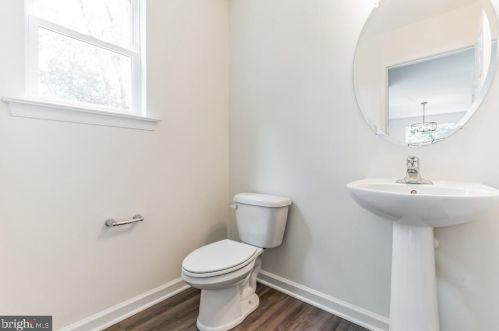 1010 West Ave, New Castle DE 19720-6233 exterior