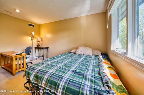 2444 Burcham Dr, East Lansing MI 48823-7246 exterior