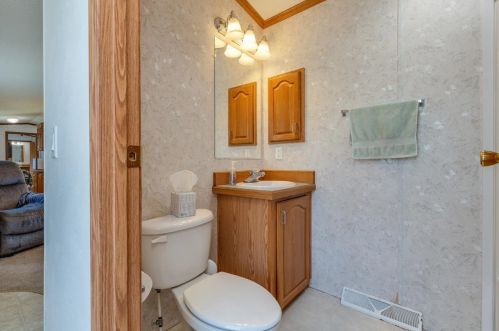 8 Rex Dr, Concord NH 03303-4166 exterior