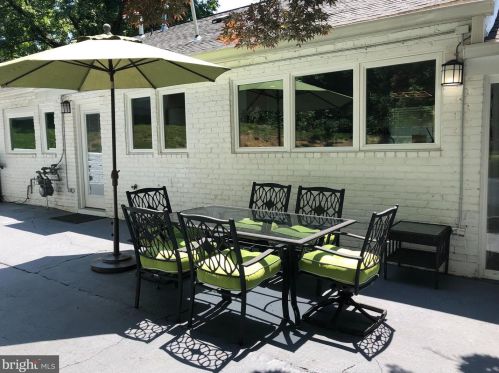 1228 Morningside Ln, Alexandria VA 22308-1042 exterior