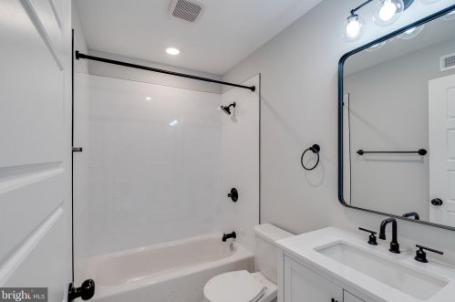 735 24th St, Philadelphia PA  19130-2539 exterior