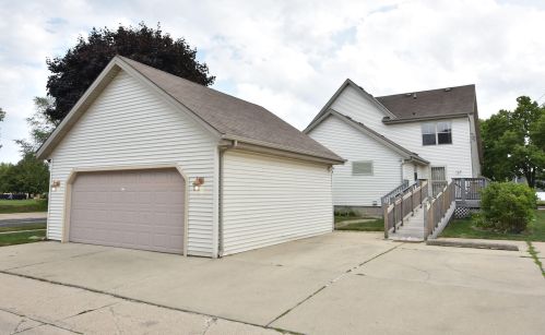 2102 Walnut St, Milwaukee WI 53205-1422 exterior