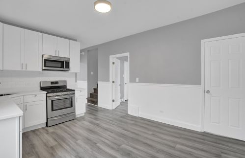 9329 Luella Ave, Chicago IL 60617-3930 exterior