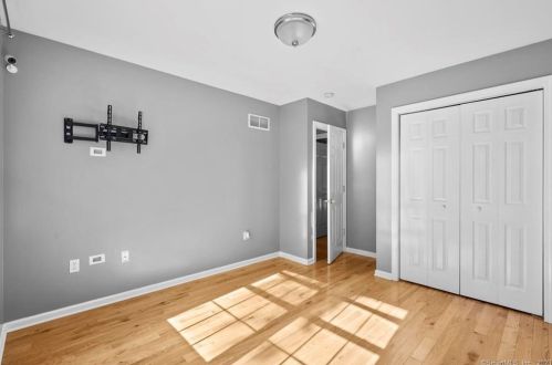 306 Silver Hl Rd, Derby CT 06418-1139 exterior