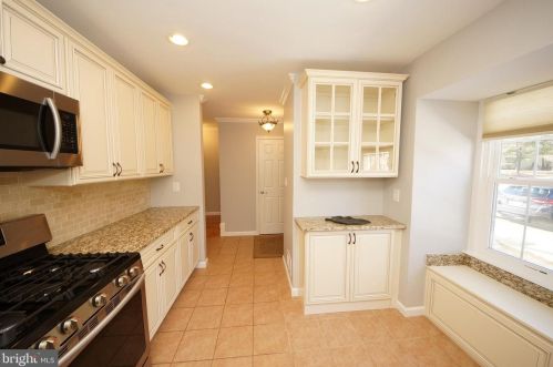 25 Jasmine Ct, Trenton NJ 08648-4808 exterior