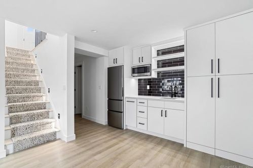 37 Walnut Hill Rd, Ridgefield CT  06877-2906 exterior