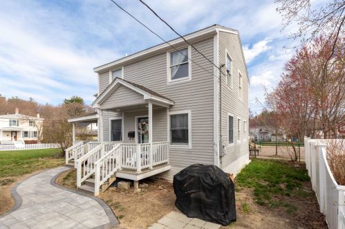 43 Frst St, Dover NH 03820-3223 exterior