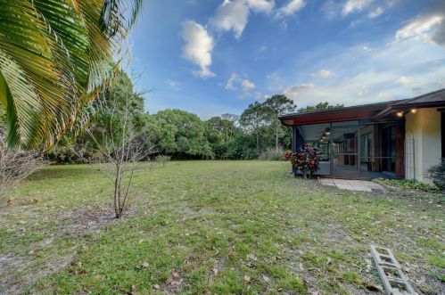 5406 Palmetto Dr, Fort Pierce FL 34982-7481 exterior