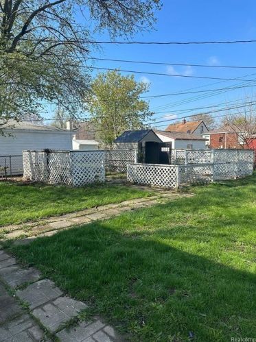 7139 Centralia St, Dearborn Heights MI  48127-2007 exterior