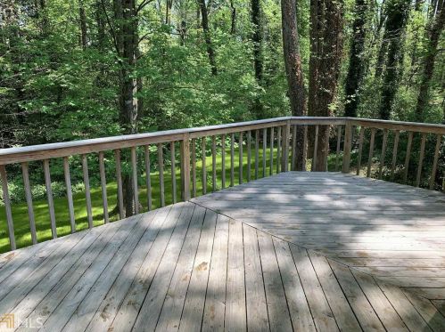 2565 Hawthorne Dr, Atlanta GA 30345-2039 exterior