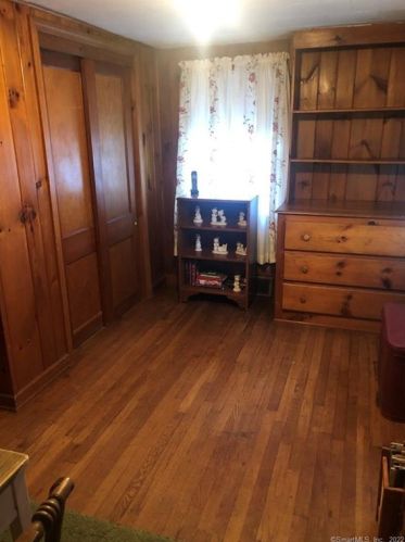 25 Pearl St, Windsor Locks CT 06096-1421 exterior