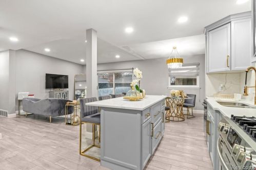 6126 Cambourne Rd, Dearborn Heights MI 48127-3916 exterior