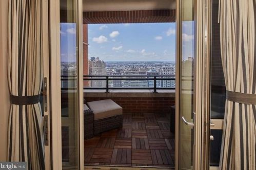 130 18th St, Philadelphia PA 19103-4923 exterior